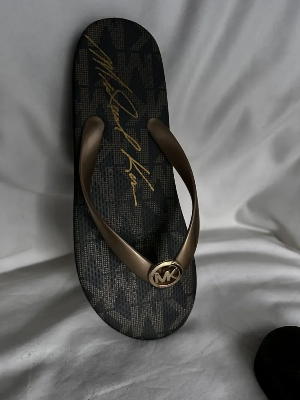 Michael Kors Eva Sole flip flops size 8